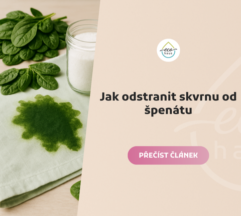 Skvrna od špenátu na světle zelené látce, vedle sklenice s bílým práškem a čerstvými listy špenátu na dřevěném povrchu.